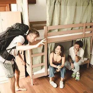  Hostel Tamaran House